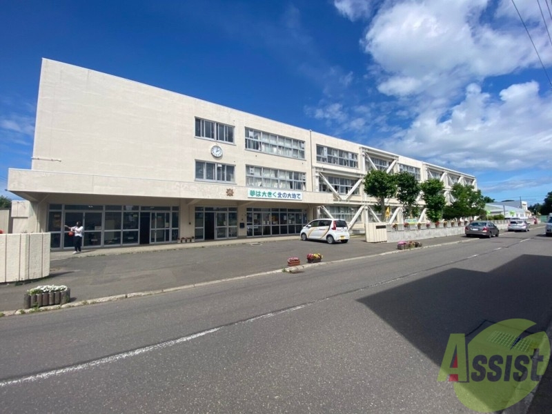 小学校　札幌市立新琴似北小学校（小学校）まで364m