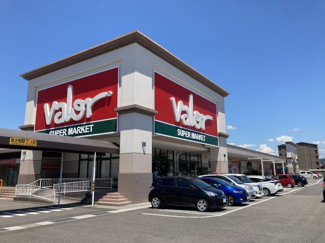 スーパー　バロー関ひがし店（スーパー）まで986m