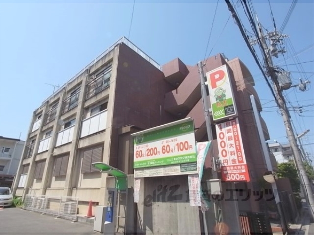 京都市左京区田中大堰町のマンションの建物外観