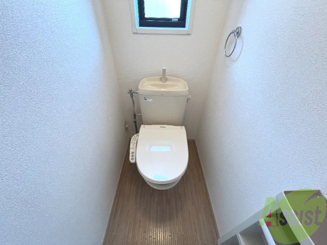 トイレ　トイレは温水洗浄便座付きで快適に過ごせそうですね。
