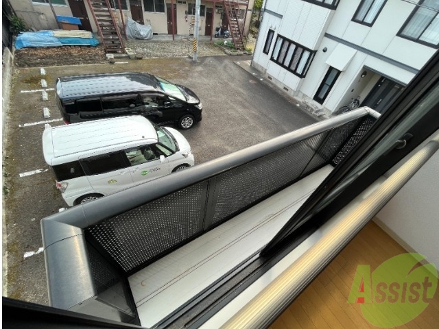 バルコニー　こちらバルコニーになります。こまめに換気をしましょう。