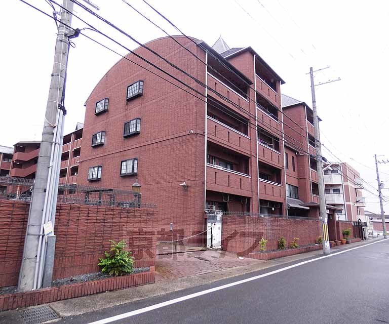 京都市伏見区向島津田町のマンションの建物外観