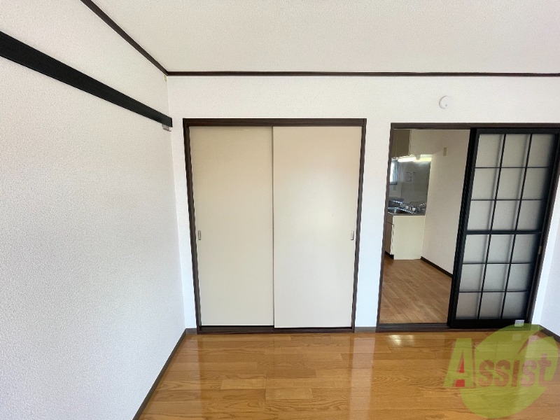 収納　収納はこちらのクローゼットをお使いください。