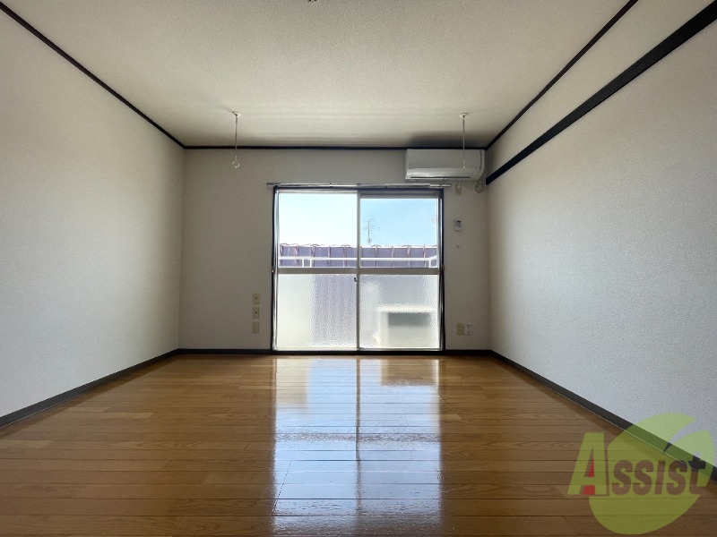 居室・リビング　８帖のリビングになります。伸び伸び出来そうですね。