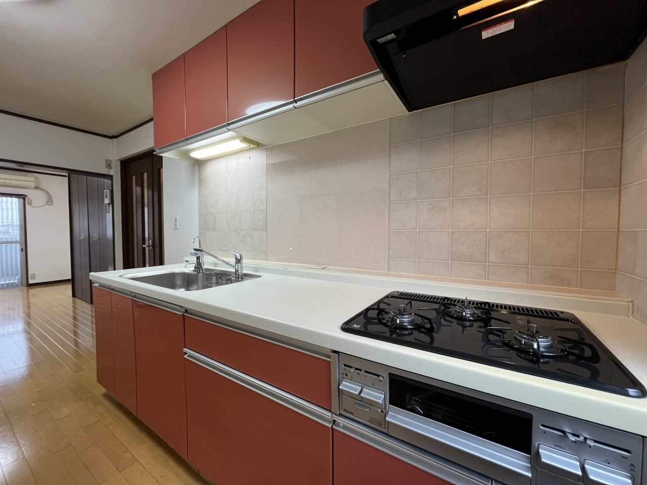 キッチン　3口コンロにグリル付き☆料理好きの方にもピッタリ！