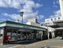 コンビニ　ファミリーマート富吉駅前店（コンビニ）まで184m