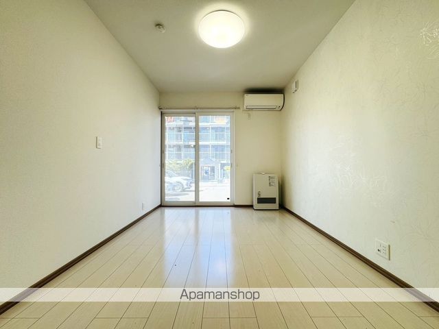 ANNE JUDEの居間写真