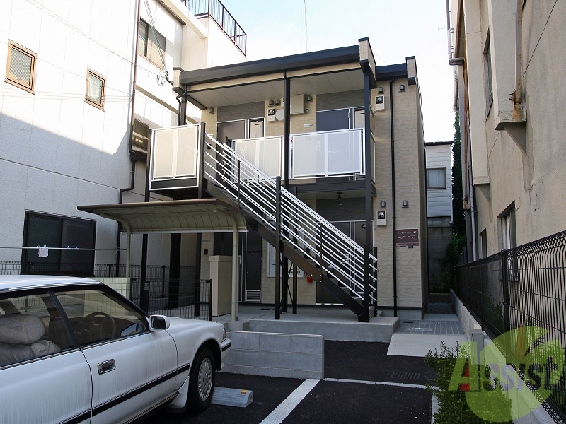 神戸市兵庫区本町のアパートの建物外観