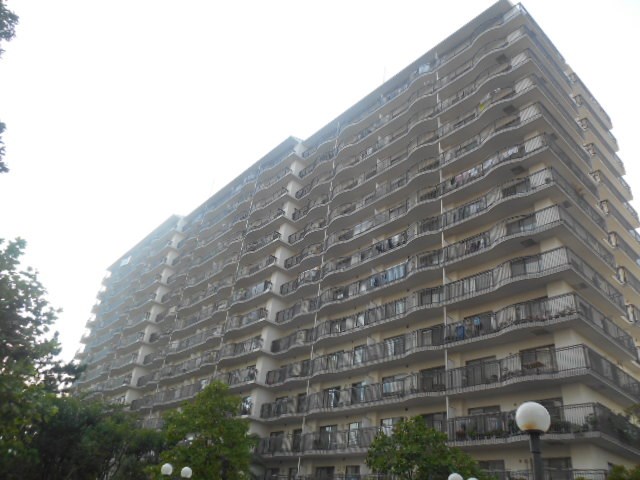 横浜市金沢区泥亀のマンションの建物外観