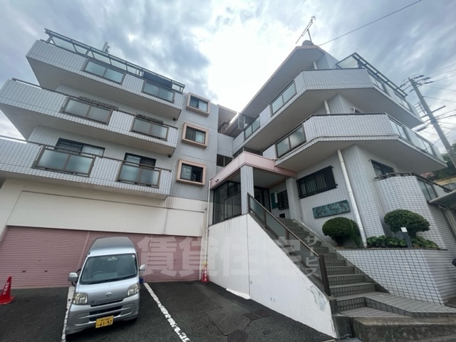 神戸市垂水区高丸のマンションの建物外観