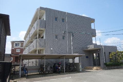 アンジュール川方の建物外観