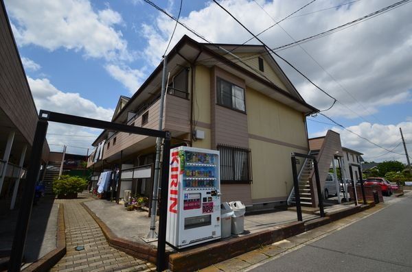 蓮田市西新宿のアパートの建物外観