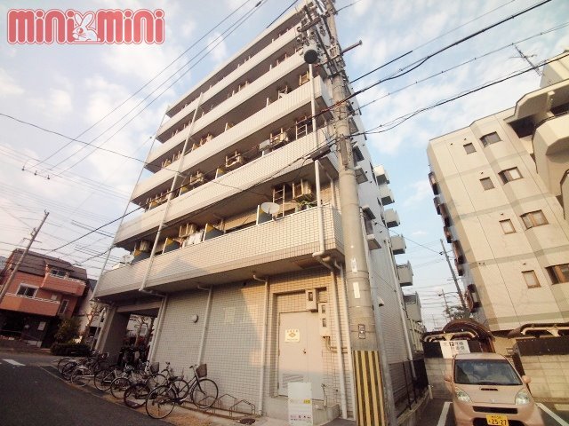 【神戸市灘区上河原通のマンションの建物外観】