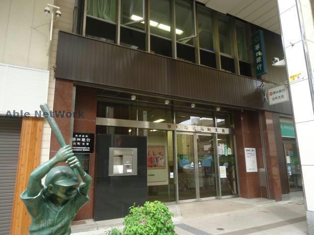 【マノワール本町の銀行】