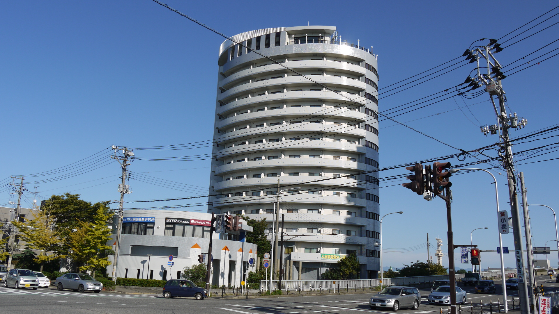 【新潟ダイカンプラザ遊学館の建物外観】