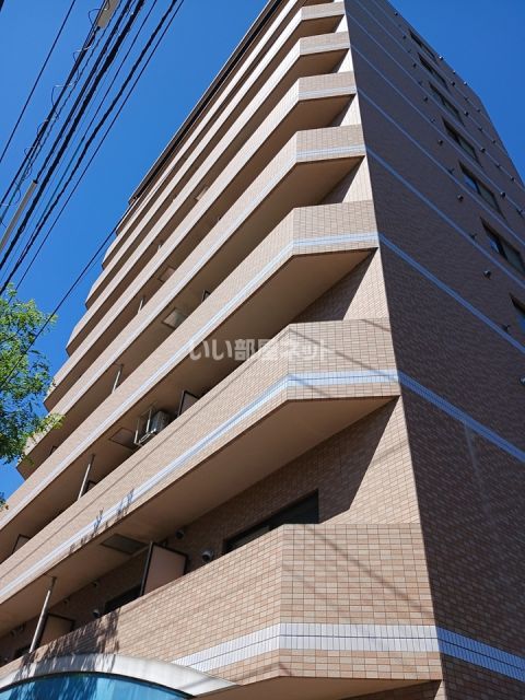 札幌市白石区東札幌三条のマンションの建物外観