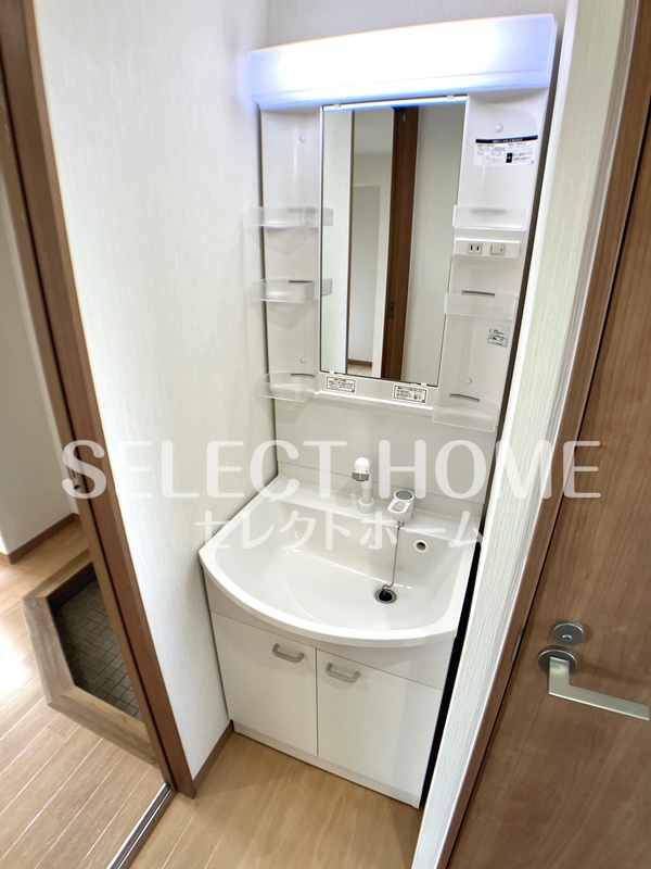 洗面設備　朝の支度にも助かる、独立の洗髪洗面化粧台