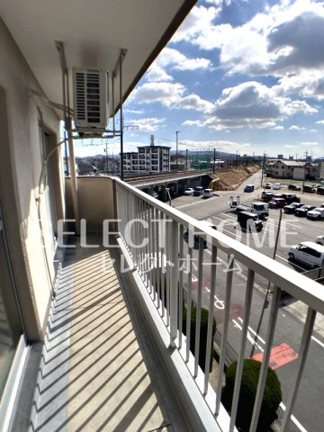 バルコニー　バルコニーからの眺めを楽しみながら食事をしませんか