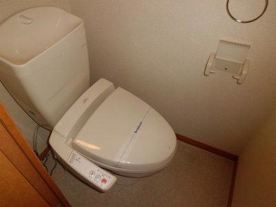 トイレ　温水洗浄便座です。