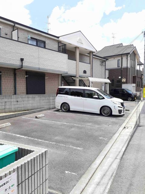 【フジパレス　トゥインクルの駐車場】