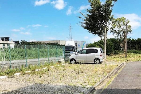 【掛川市中のマンションの駐車場】