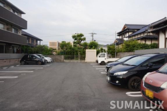 【熊本市東区上南部のアパートの駐車場】