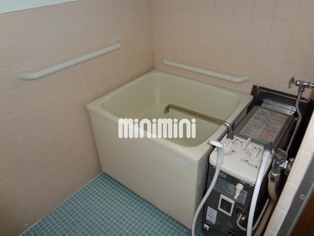 バス・シャワールーム　追い焚きも可能なバランス釜です。