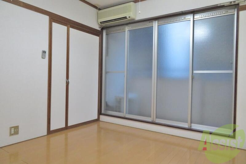 居室・リビング　６帖のフローリングのお部屋となっております。