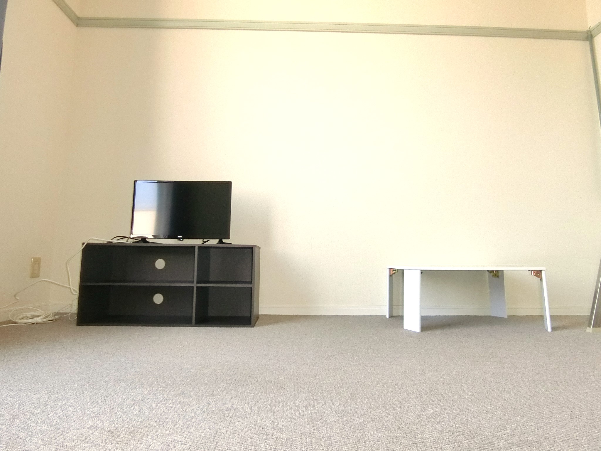 その他設備　テレビとテレビ台・ローテーブル・照明を完備です☆