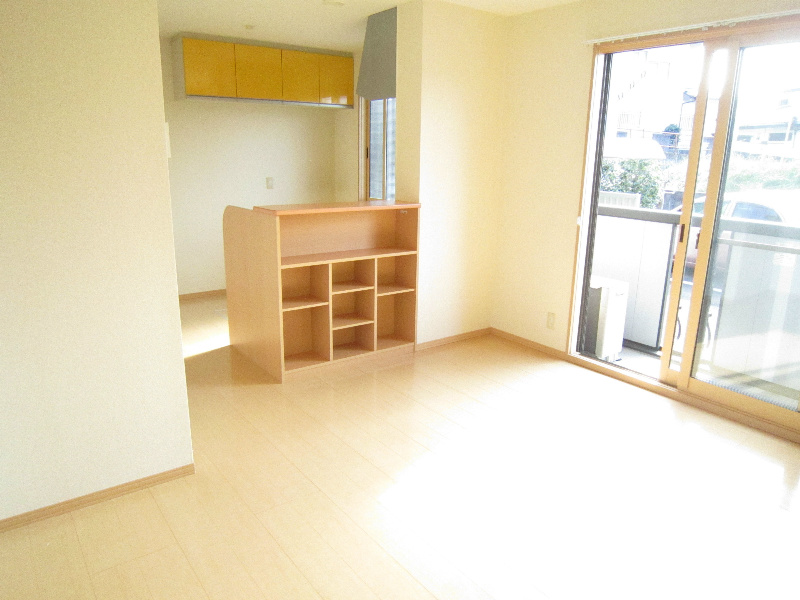 居室・リビング　日当たり良好で明るいリビング