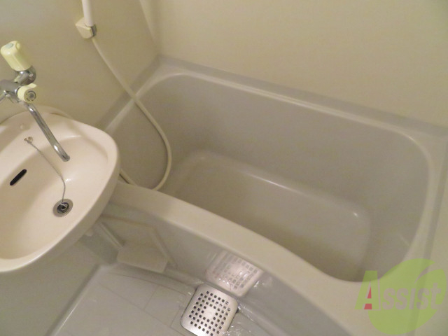 バス・シャワールーム　ゆったりと入れそうなバスタブの広さでいいですね