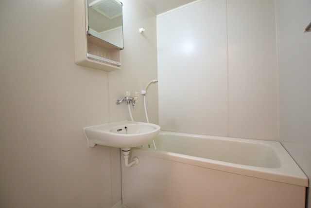 バス・シャワールーム　※別室の参考写真の為、現況優先です。