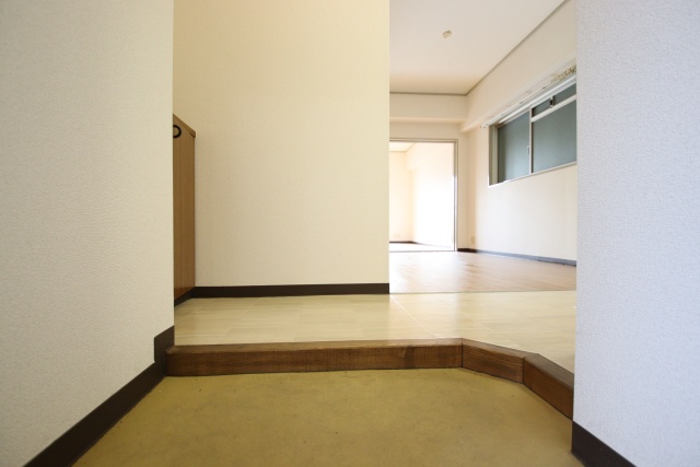 玄関　※別室の参考写真の為、現況優先です。