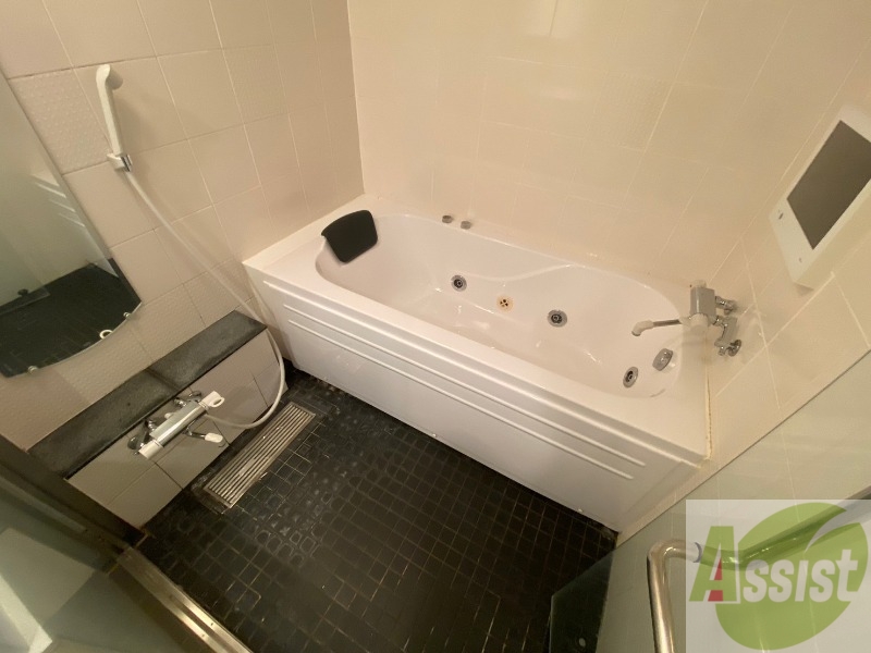 バス・シャワールーム　お風呂になります。一日の疲れを癒してくださいね。