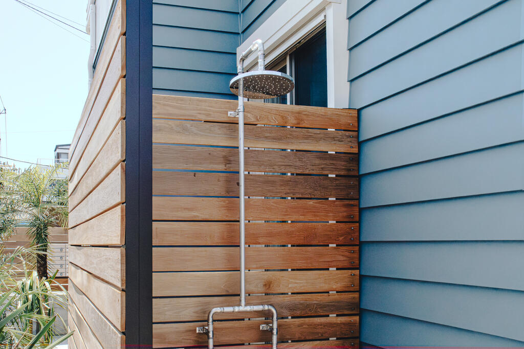 バス・シャワールーム　外シャワー付き