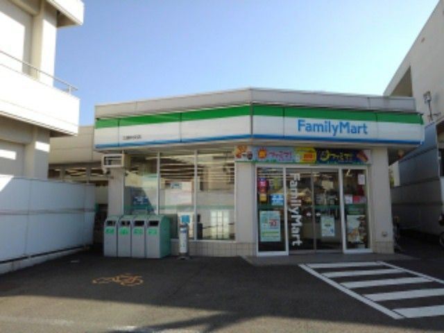 コンビニ　ファミリーマート三島中央店様（コンビニ）まで550m