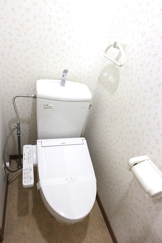 トイレ　温水洗浄便座付き