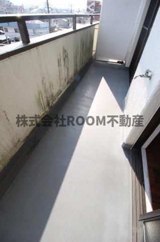 バルコニー　暖かな日差しのふりそそぐバルコニー