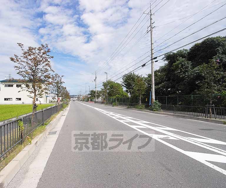 その他　前面道路です。