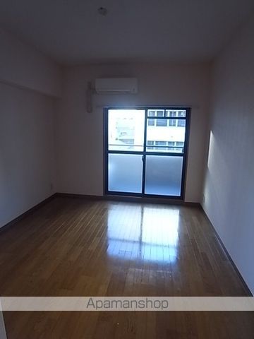 1K Mansion in Chuo-ku, Osaka — photo 3 of 3