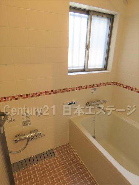 バス・シャワールーム　便利な浴室乾燥機・追い焚き完備です