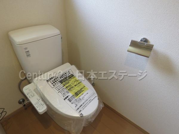 トイレ　温水洗浄便座完備です