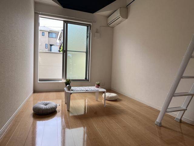 居室・リビング　同間取別号室の写真です