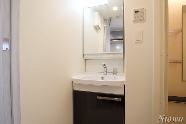 洗面設備　使いやすい独立洗面台です