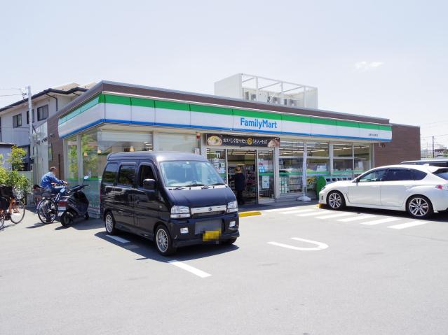 コンビニ　ファミリーマート（コンビニ）まで373m