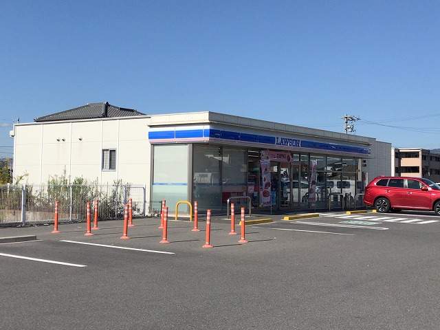 コンビニ　ローソン（コンビニ）まで820m