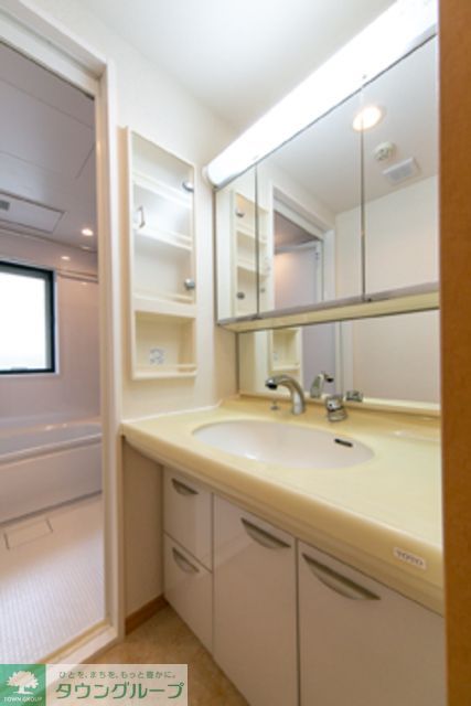 洗面設備　※写真は同タイプ住戸です。