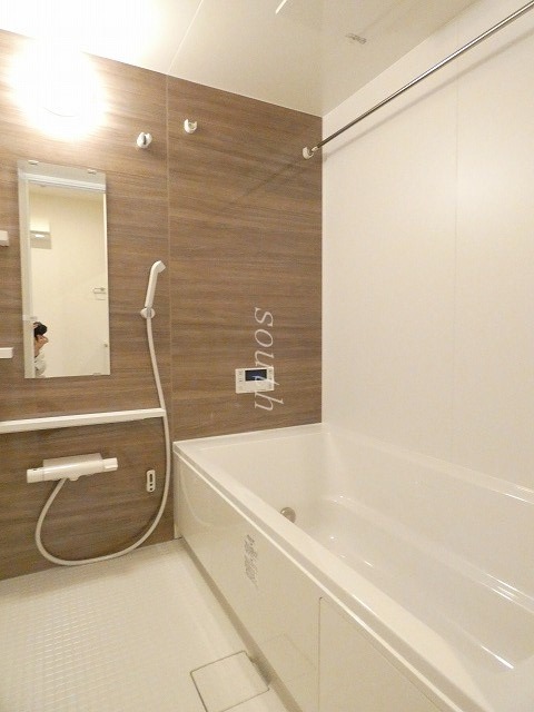 バス・シャワールーム　浴室乾燥機付きのお風呂