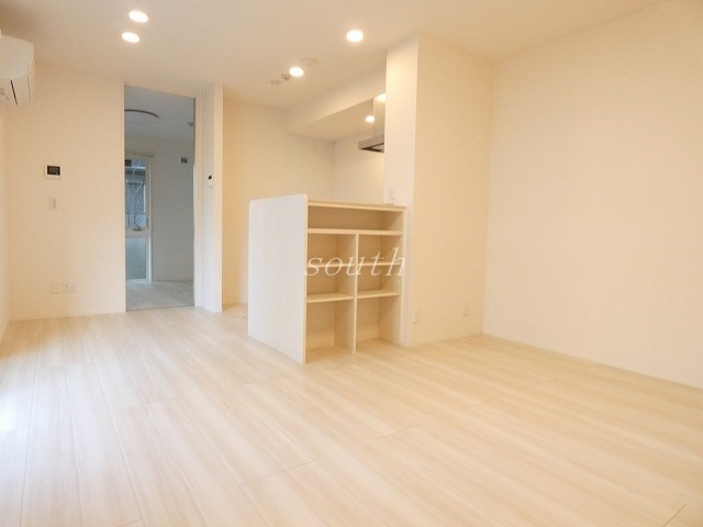 居室・リビング　洗練された清潔感漂う清楚な仕上がり