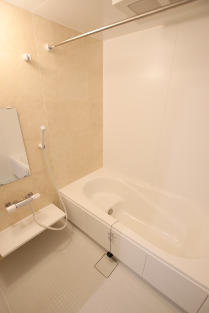 バス・シャワールーム　浴室乾燥機付きのゆったり出来るバスルーム★